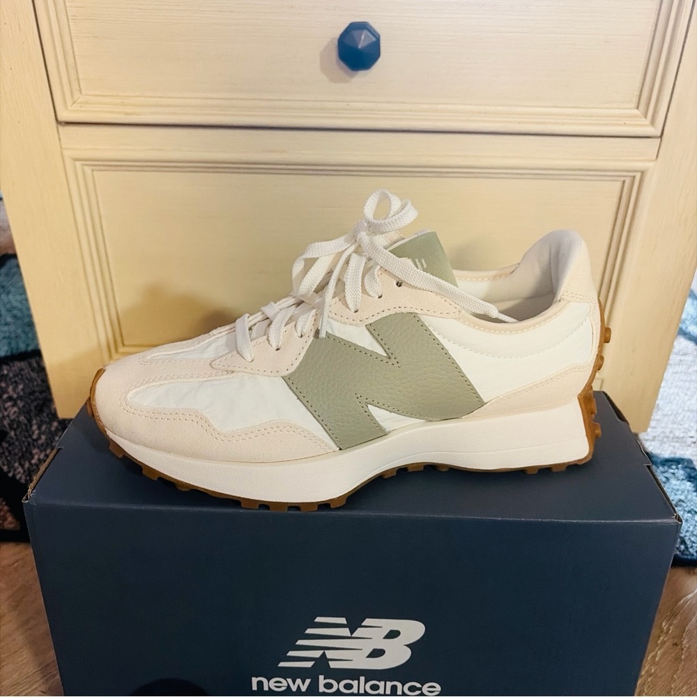 New Balance 327’s Cream and Green Athletic Shoes - Size 9.5